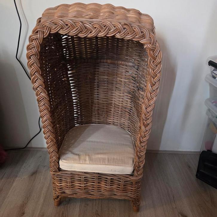 Rotan fauteuil met kussen, Huis en Inrichting, Stoelen, Ophalen