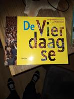 Nijmegen Boeken: Vierdaagse & Stad aan de Waal, Ophalen, 20e eeuw of later, Zo goed als nieuw