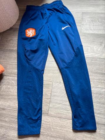 Trainingsbroek knvb nike 146 beschikbaar voor biedingen