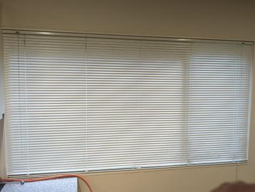 2x luxaflex jaloezieën / 240cm breedt / los of per set beschikbaar voor biedingen