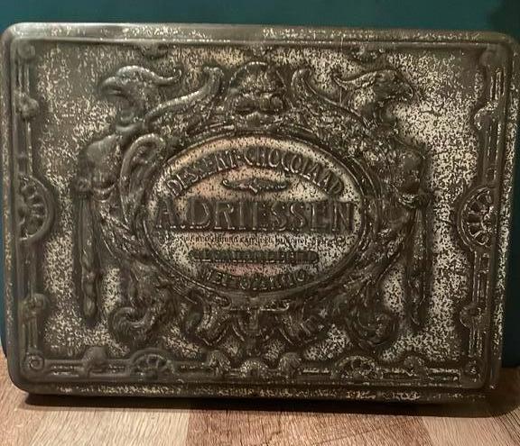 Oud chocolade blik A. Driessen jaren ‘20, Verzamelen, Blikken, Gebruikt, Overige, Ophalen of Verzenden