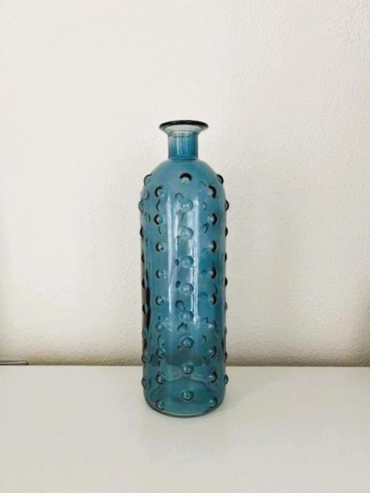 Trendy vaas Bottle Bubble Blue Nieuw!, Huis en Inrichting, Woonaccessoires | Vazen, Nieuw, Blauw, Minder dan 50 cm, Glas, Ophalen of Verzenden