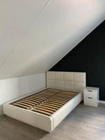 Twijfelaar 140 x 200 incl. lattenbodem en nachtkastje, Huis en Inrichting, Slaapkamer | Bedden, Wit, Zo goed als nieuw, Twijfelaar