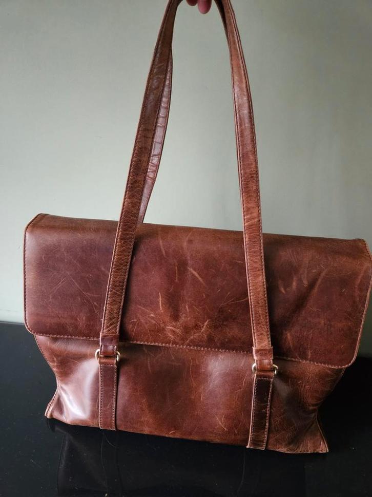 Leren schoudertas/ laptoptas / aktetas Italiaans bruin leer, Computers en Software, Laptoptassen, Gebruikt, Aktetas, Ophalen of Verzenden