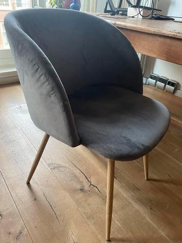 4 grijze eetkamerstoelen