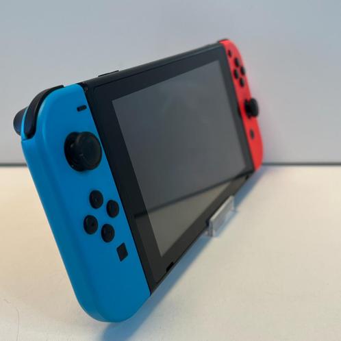 Nintendo Switch 32GB 2019 Rood Bauw | Nette staat, Spelcomputers en Games, Spelcomputers | Nintendo Switch, Zo goed als nieuw