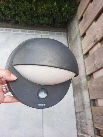 Philips buitenlamp met bewegingssensor beschikbaar voor biedingen