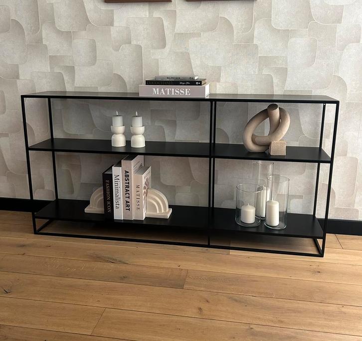 Sidetable zwart metaal, Huis en Inrichting, Tafels | Sidetables, Zo goed als nieuw, 25 tot 50 cm, 100 tot 150 cm, Rechthoekig