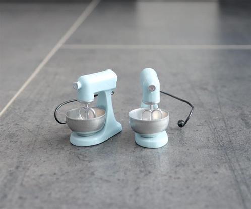 Staande mixer met kom keuken miniatuur nieuw 1:12 Blauw, Verzamelen, Poppenhuizen en Toebehoren, Nieuw, Decoratie, Ophalen of Verzenden