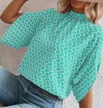 Prachtige blouse in turquoise wit motief met strik achter!, Kleding | Dames, Blouses en Tunieken, Ophalen of Verzenden, Zo goed als nieuw