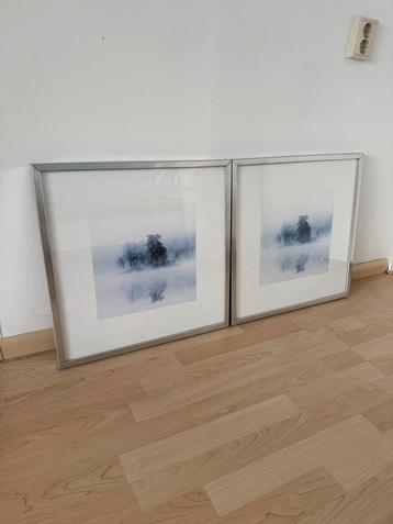 Twee ingelijste prints - Bos in de mist. Schilderij beschikbaar voor biedingen