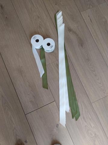 Witte en groene linten (voor bijv. bruiloft decoratie) beschikbaar voor biedingen