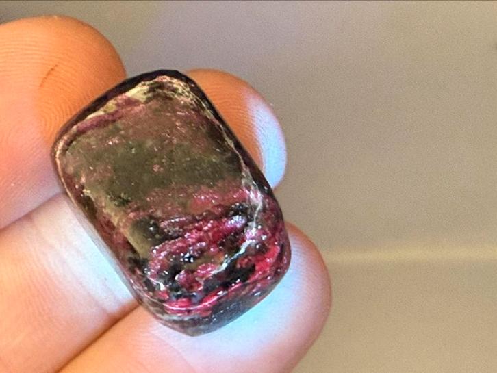 Robijn in Zoisiet Tanganyika artstone mineralen UV Actief, Verzamelen, Mineralen en Fossielen, Ophalen of Verzenden