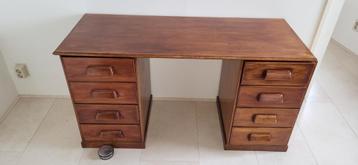 Mooi bureau 140x55x80 cm beschikbaar voor biedingen