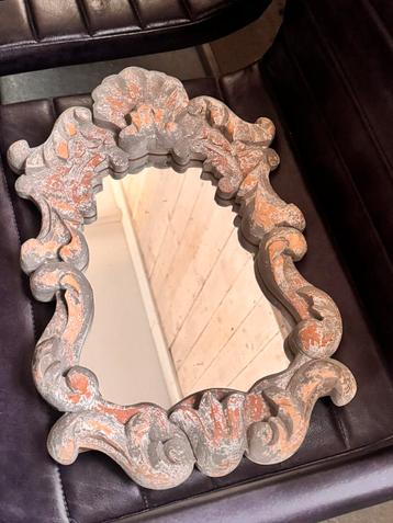 Mooie spiegel beschikbaar voor biedingen