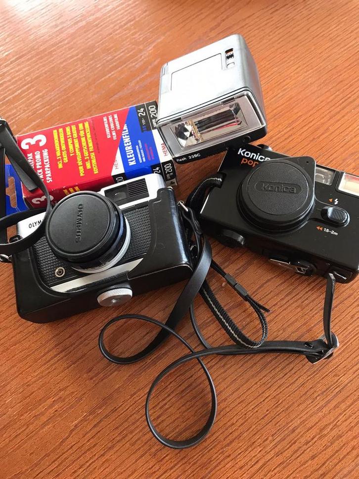 Oude analoge camera's: Olympus, Konica en een losse flitser, Audio, Tv en Foto, Fotocamera's Analoog, Gebruikt, Compact, Olympus