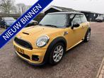 MINI Cooper S 1.6 Chili JCW.TUNING.KIT|LEER|PANO (bj 2008), Voorwielaandrijving, Gebruikt, Zwart, 4 stoelen