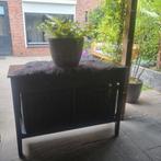 Leuke zwarte sidetable met manden., Huis en Inrichting, Tafels | Sidetables, Ophalen, 100 tot 150 cm, Zo goed als nieuw, 25 tot 50 cm