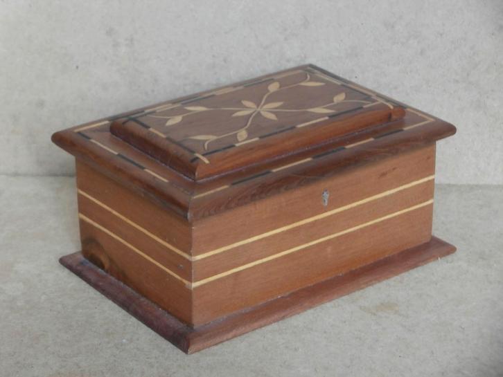 Oude sierlijke sieradenkistje ingelegd hout sieraden kistje, Antiek en Kunst, Curiosa en Brocante, Ophalen of Verzenden