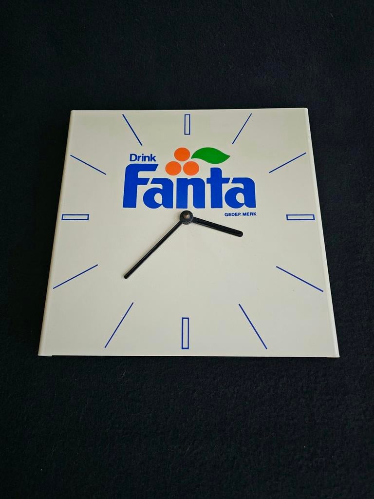 Zeer gave originele vintage "Drink Fanta" wandklok jr. 70, Ophalen of Verzenden