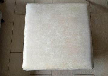 Salon Tafel beschikbaar voor biedingen