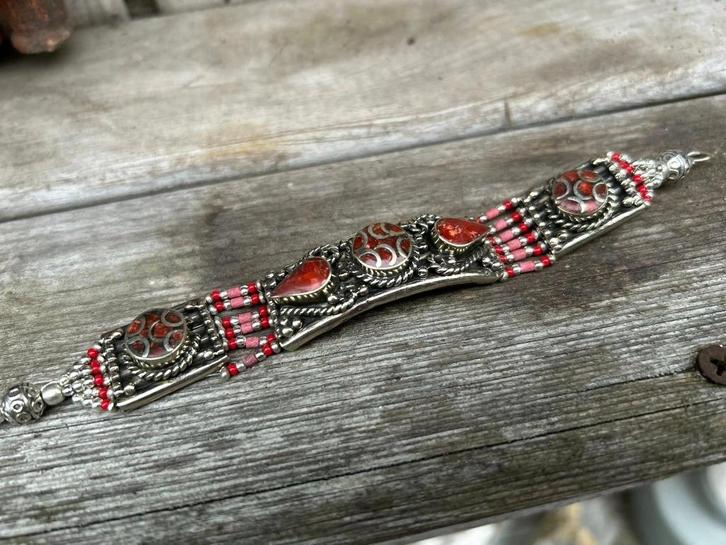 Prachtige Tibetaans zilveren armband met Koraal., Sieraden, Tassen en Uiterlijk, Armbanden, Nieuw, Zilver, Rood, Met edelsteen