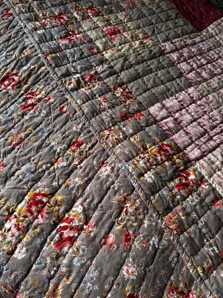 Heel mooi, groot sprei, 2 verschillende kanten, 240 x 240, Huis en Inrichting, Slaapkamer | Beddengoed, Zo goed als nieuw, Deken of Dekbed