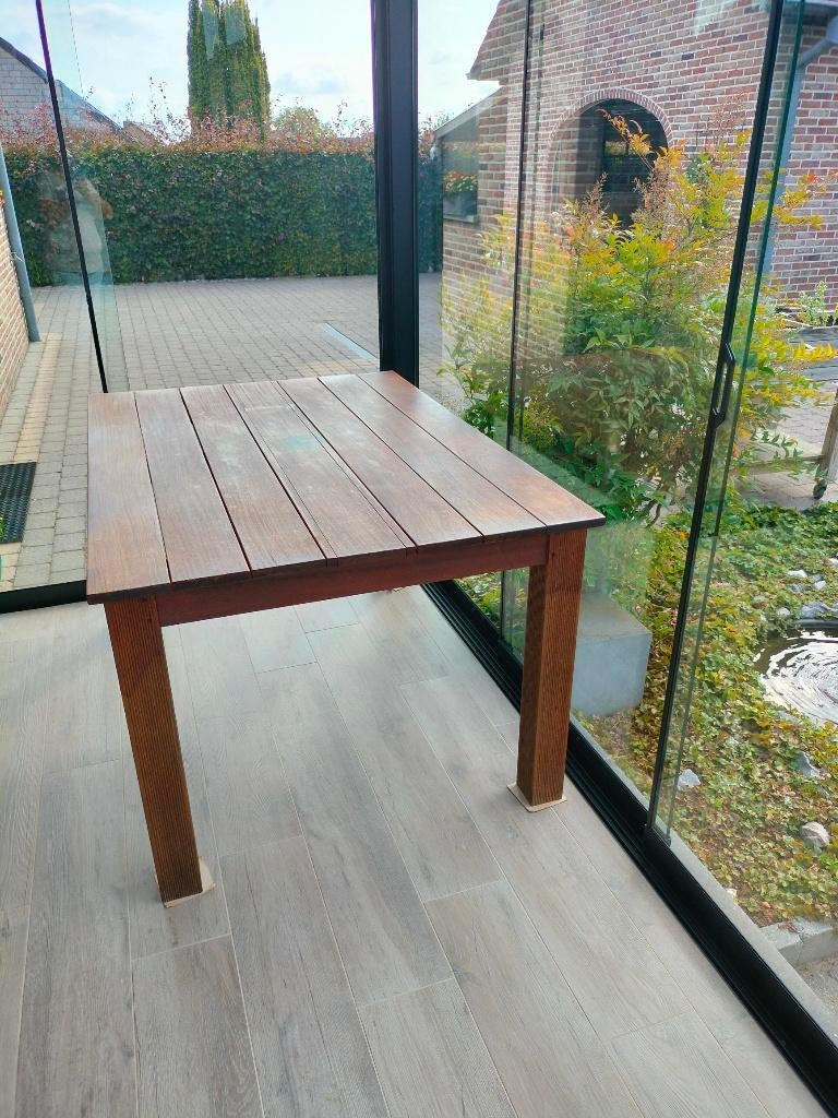 Stevige tafel, hardhout mahoniekleur binnen/buiten, Huis en Inrichting, Tafels | Eettafels, Ophalen, Gebruikt, 100 tot 150 cm