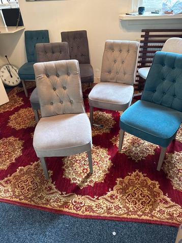 4 eetkamer stoelen, moeten snel weg.