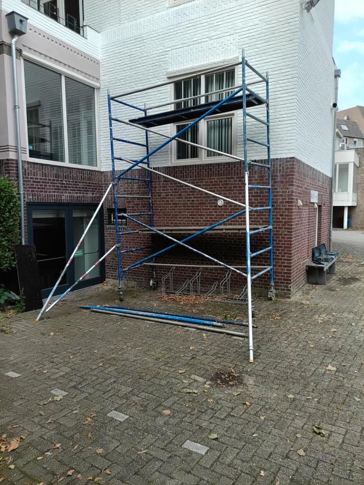 Grote rolsteiger Altrex of soortgelijk, Doe-het-zelf en Verbouw, Steigers, Gebruikt, Rolsteiger of Kamersteiger, 5 meter of hoger