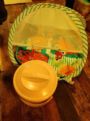 Gratis roze luieremmer en Fisher Price speelkleed dieren  beschikbaar voor biedingen