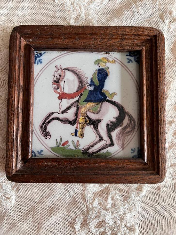 Zeldzaam Makkumer tegeltje - Ruiter te Paard, Antiek en Kunst, Antiek | Wandborden en Tegels, Ophalen of Verzenden