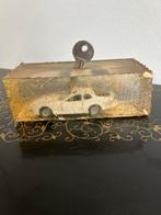 Auto met sleutel in epoxy, Verzenden