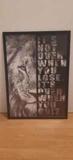 Leeuwen Quote Poster in Zwarte Lijst, Ophalen, 50 tot 75 cm, Zo goed als nieuw, Foto of Poster