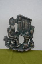 Vintage wanddecoratie Beeld van oude man op schommelstoel, Antiek en Kunst, Ophalen of Verzenden