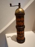 Handgesneden houten pepermolen., Ophalen of Verzenden, Zo goed als nieuw