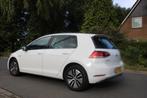 Volkswagen GOLF E edition navigatie adaptief cruise park pil, Gebruikt, 4 cilinders, Met garantie (alle), Wit