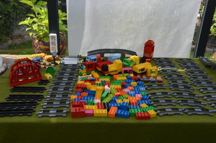 Grote hoeveelheid divers duplo met treinbaan, bouwstenen enz, Kinderen en Baby's, Speelgoed | Duplo en Lego, Gebruikt, Duplo, Losse stenen