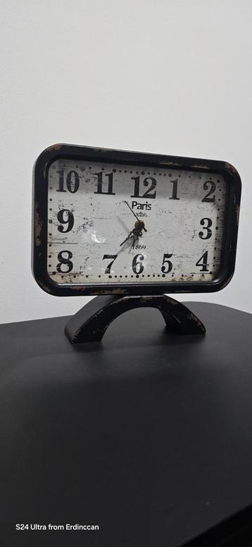 Paris Vintage Tafelklok beschikbaar voor biedingen