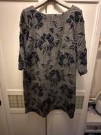 Elegante grijze jurk met bloemen, Kleding | Dames, Overige kleuren, Maat 46/48 (XL) of groter, Ophalen of Verzenden, Zo goed als nieuw