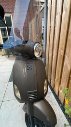 Fijne AGM scooter te koop  - geel kenteken, Fietsen en Brommers, Gebruikt, Benzine, Ophalen, Overige merken