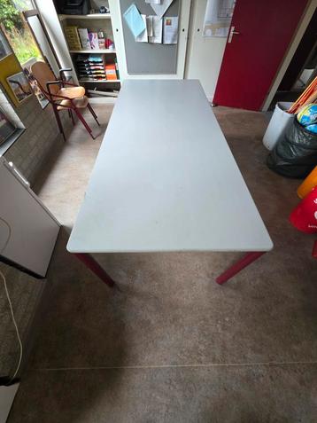 2x Tafel - Eenvoudig en functioneel beschikbaar voor biedingen