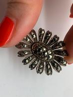 V425 Prachtige zilveren broche zonnebloem markasiet, Sieraden, Tassen en Uiterlijk, Ophalen of Verzenden, Zilver, Broche, Met edelsteen