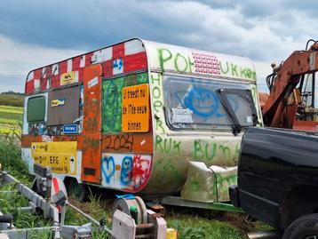 Super dikke cross caravan beschikbaar voor biedingen