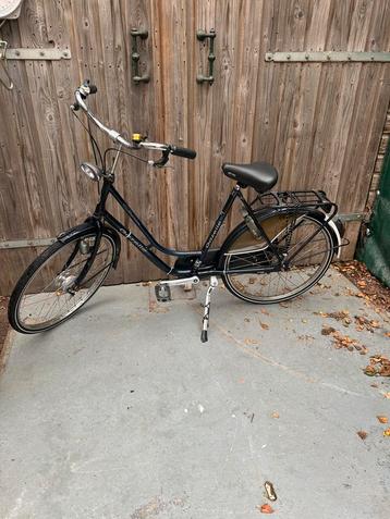 Kleine damesfiets of meisjesfiets. beschikbaar voor biedingen