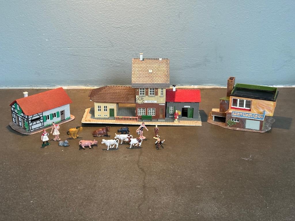 Faller station en 2 huisjes, figuren, voor de treinbaan H0, Hobby en Vrije tijd, Modeltreinen | H0, Overige merken, Gebruikt, Gelijkstroom of Wisselstroom
