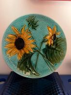 SUNFLOWER WALL PLATE. —. VILLEROY & BOCH. —. 1900., Antiek en Kunst, Antiek | Keramiek en Aardewerk, Ophalen of Verzenden