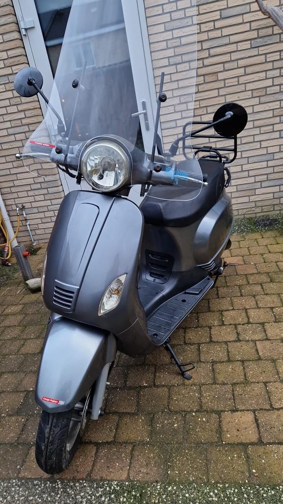 Luuko roman, Fietsen en Brommers, Snorfietsen en Snorscooters, Zo goed als nieuw, Overige merken, Benzine, Ophalen