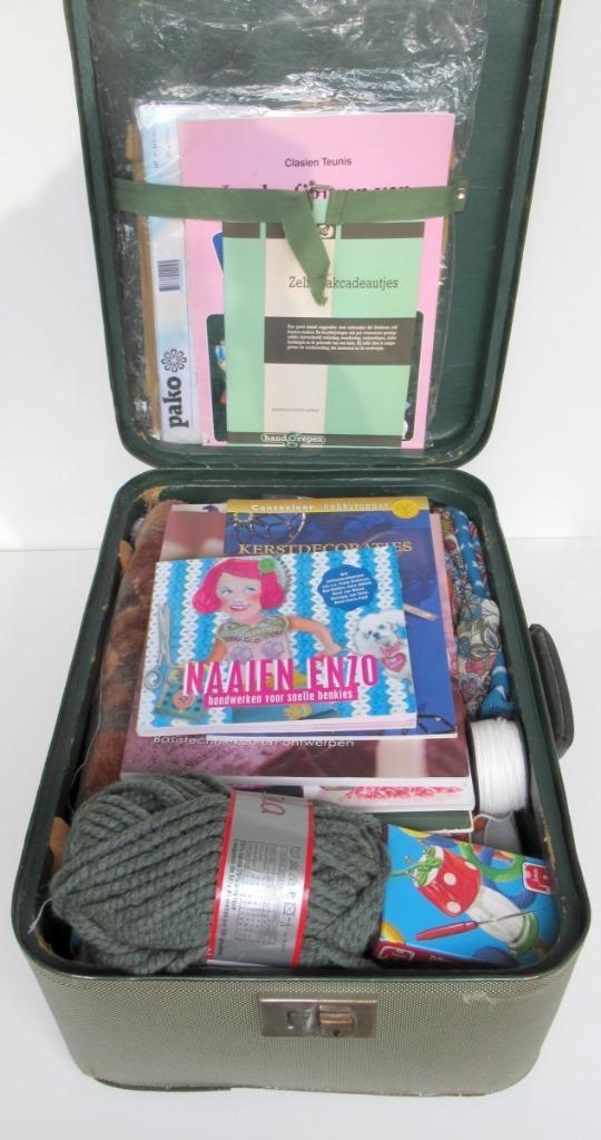Vintage (hobby) opbergkoffer met inhoud nr E4592, Hobby en Vrije tijd, Knutselen, Gebruikt, Materiaal, Ophalen of Verzenden