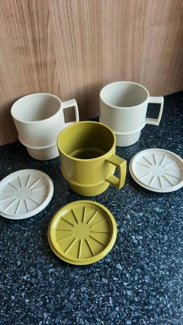 Tupperware bekers  beschikbaar voor biedingen